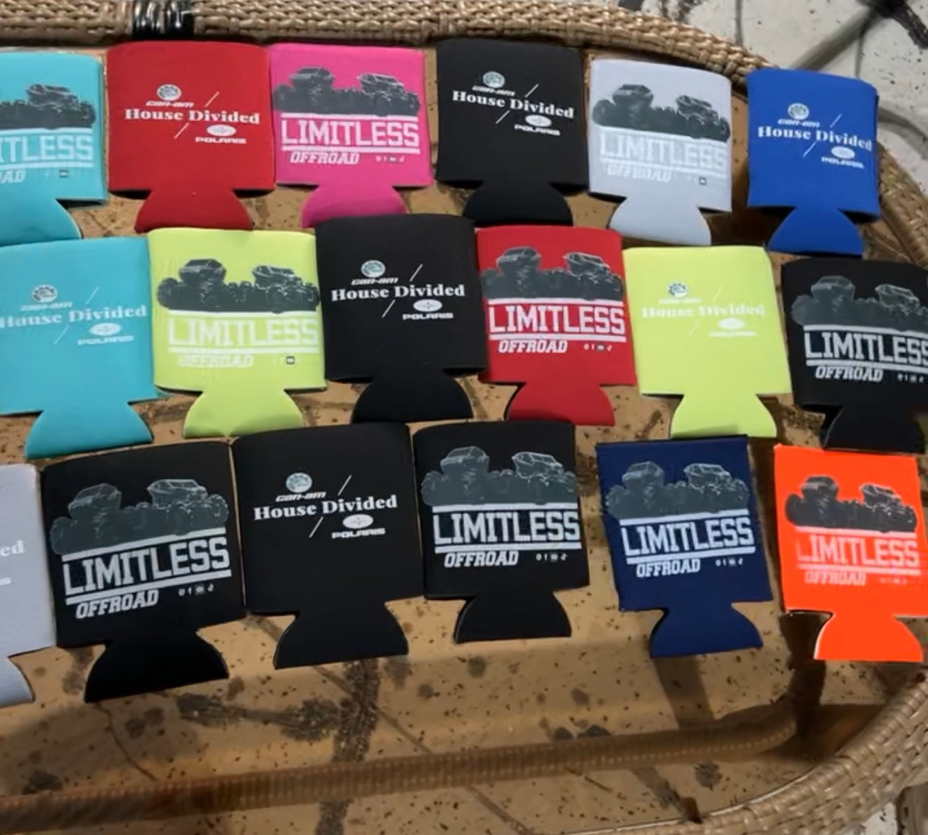 MAGENT KOOZIES