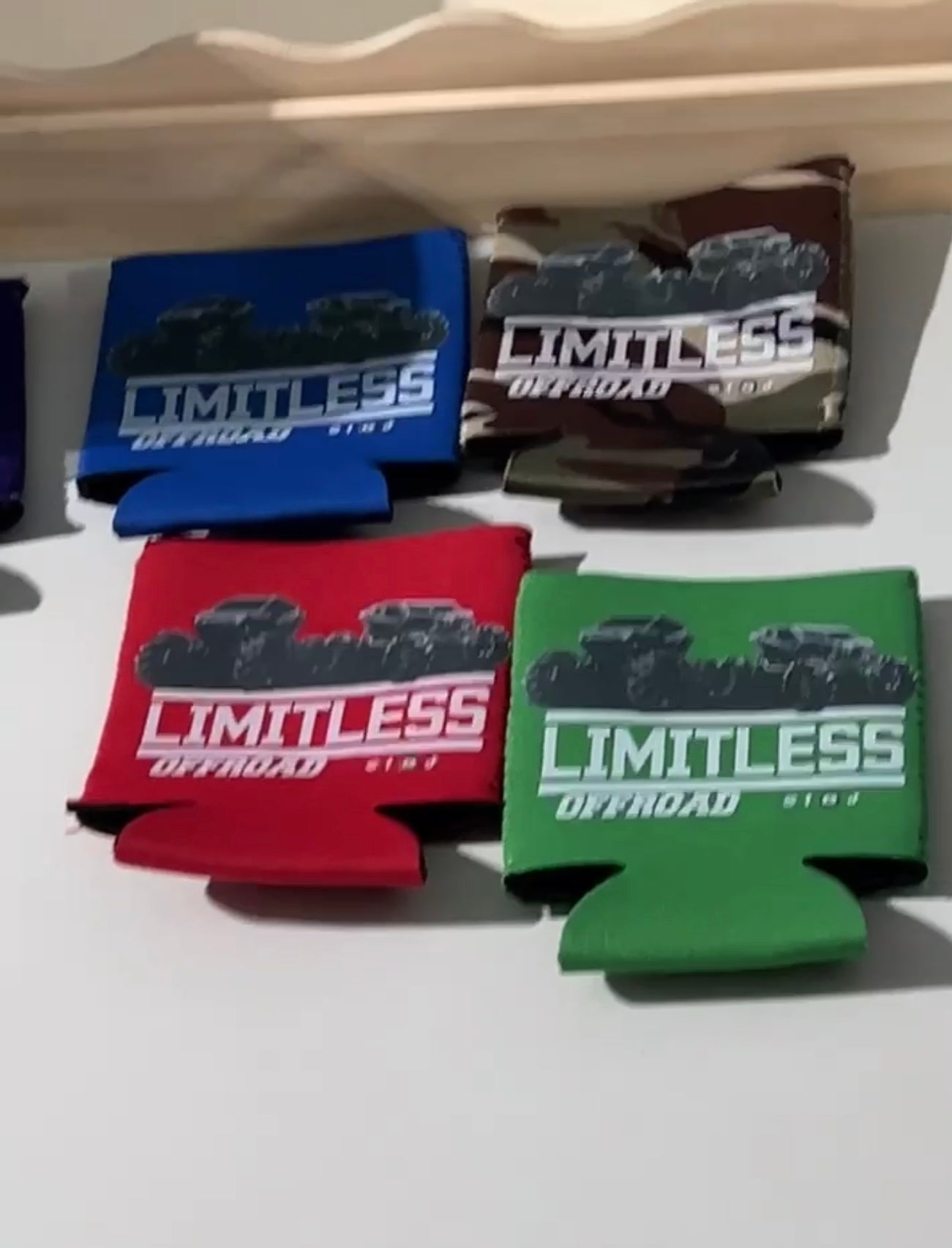 MAGENT KOOZIES